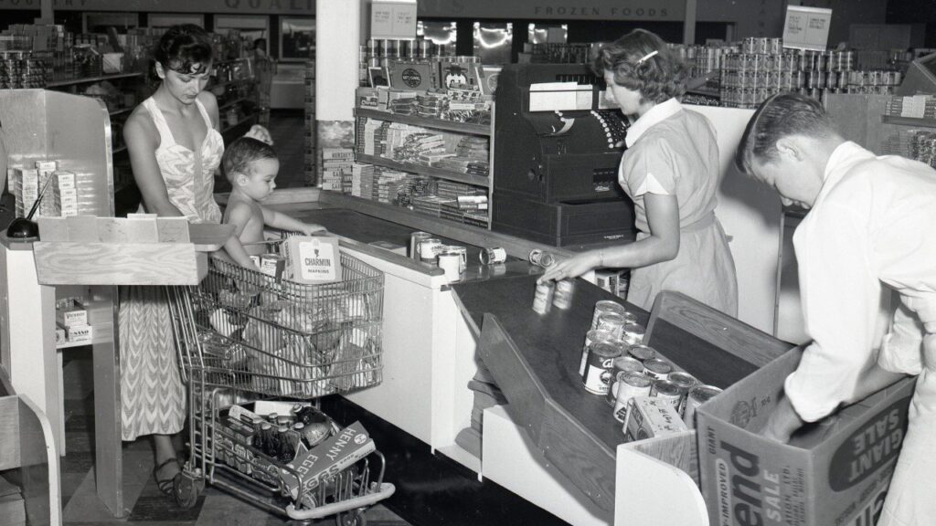 Clarence Saunders inventó el primer supermercado